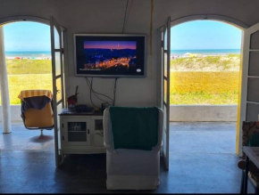 Casa pé na areia frente ao mar. Praia da Juréia.